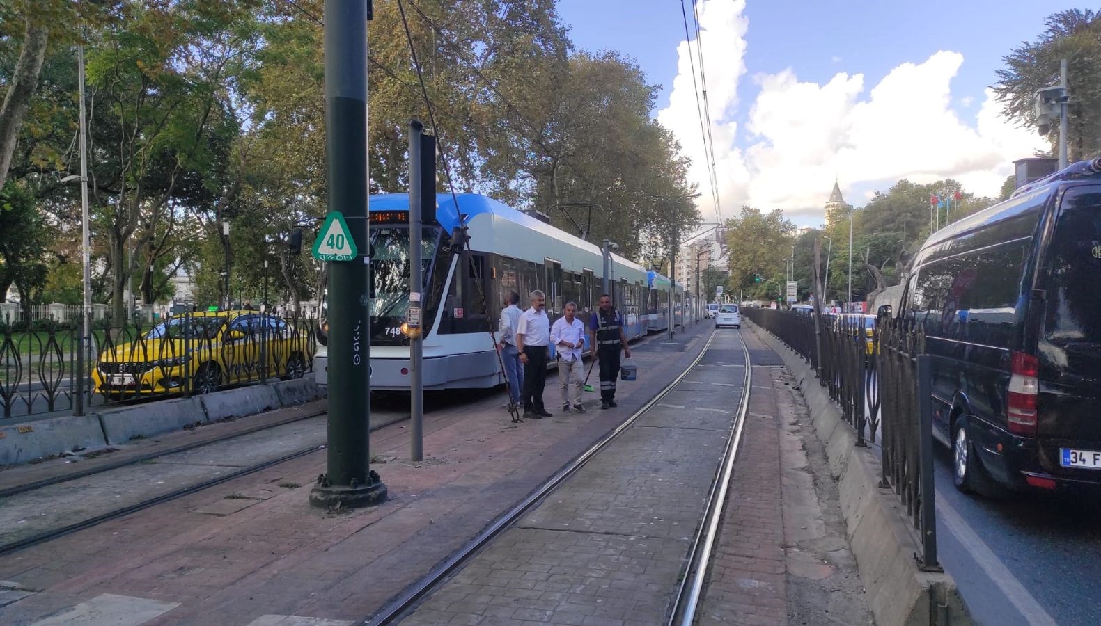 beyoglundatramvay yayaya carpti BU3lxFFp