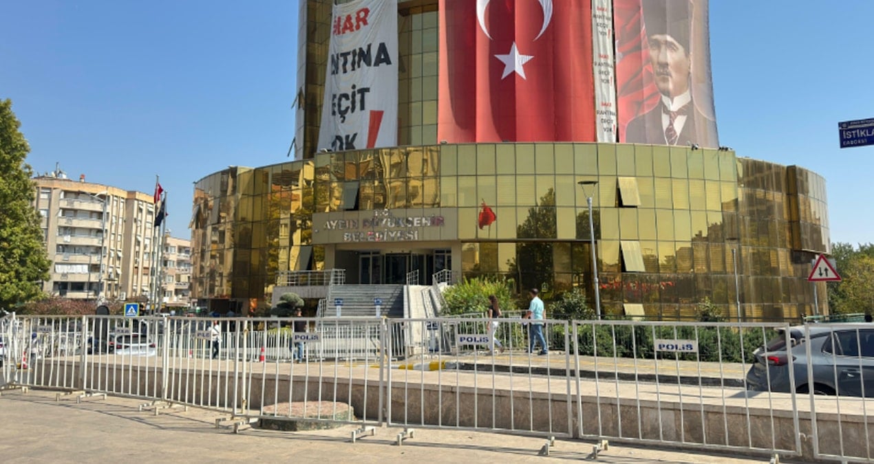 gerginlik sonrasi aydin buyuksehir belediyesinde bariyer onlemi Ft7WWQ8q