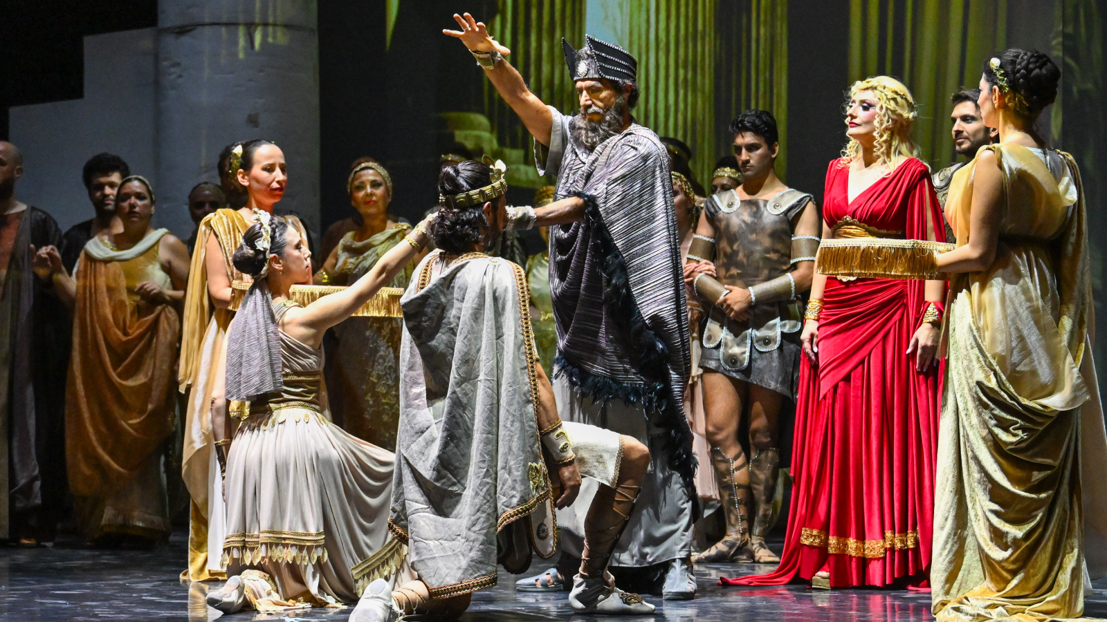 izmir devlet opera ve balesi sezonu troya ile acti GbzGaXNa