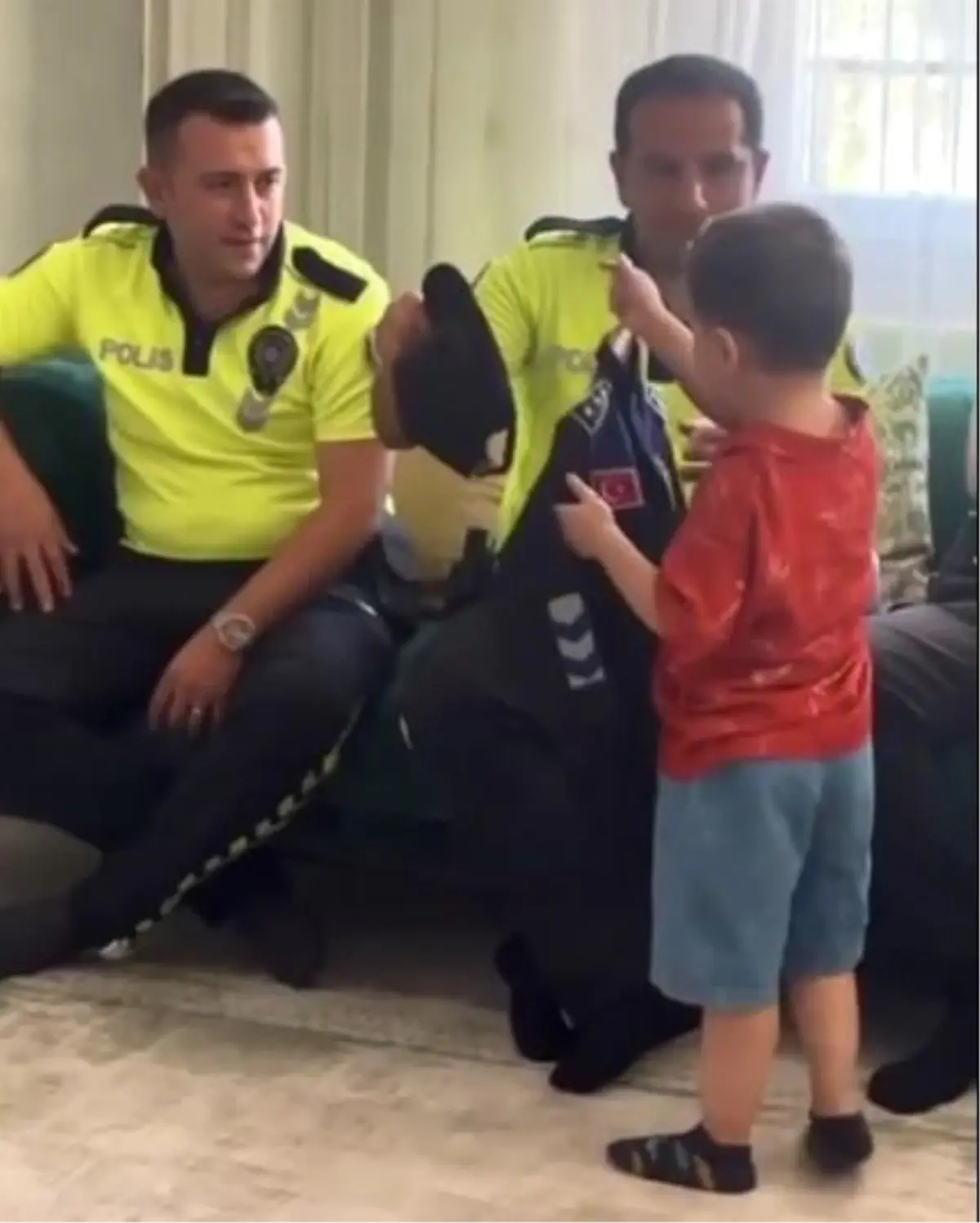 minik goktugun polis olma hayali gerceklesti kKHpz2ly