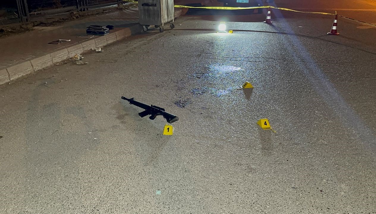 sokak ortasinda otomatiktufekle infaz hhL8FNVn