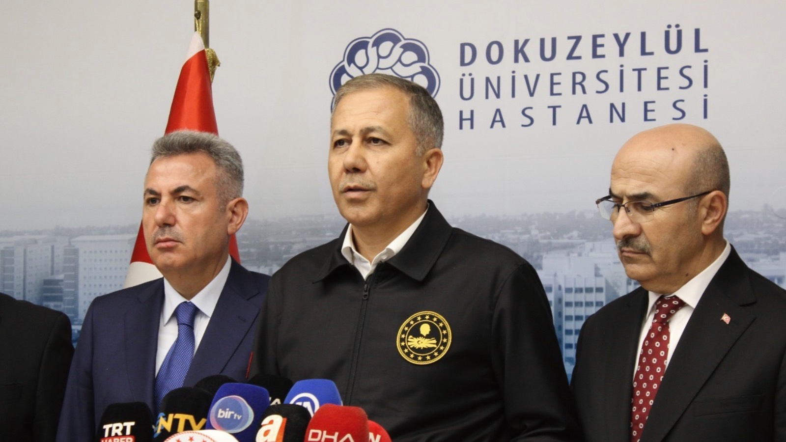 yerlikaya izmirdeki silahli saldirida yaralanan polis memurlarini ziyaret etti konuyla ilgili adli sorusturma devam ediyor WsluxcQC