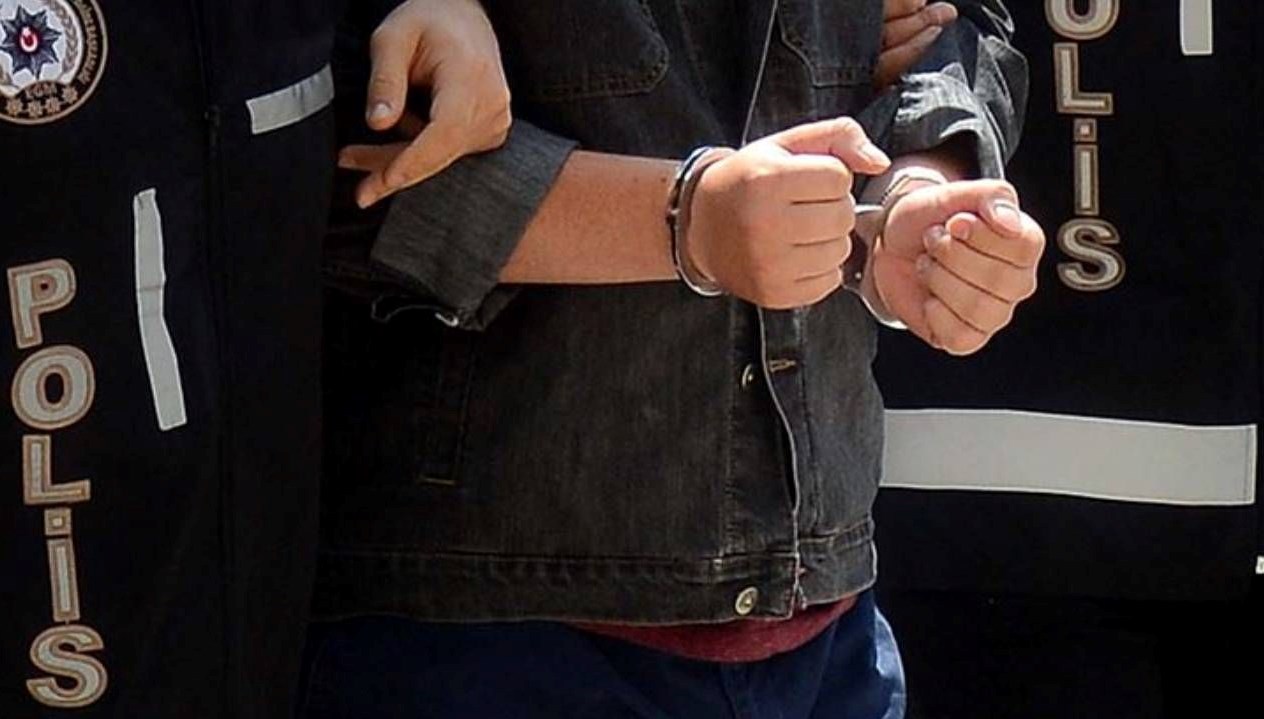 eski esine ve yanindaki kisiye bicakla saldirdi wIPMSr1R