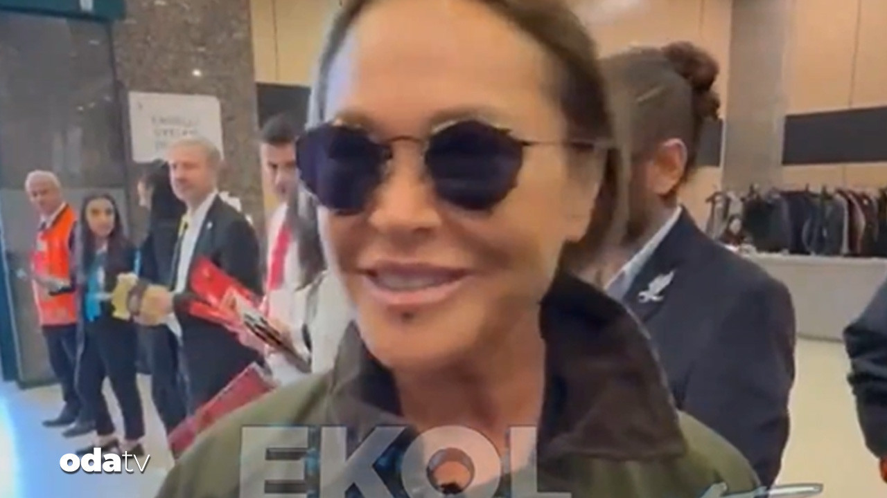 hulya avsar sergen yalcin oyle de gitse boyle de gitse bir bildigi vardir u7Mng2WM.jpg