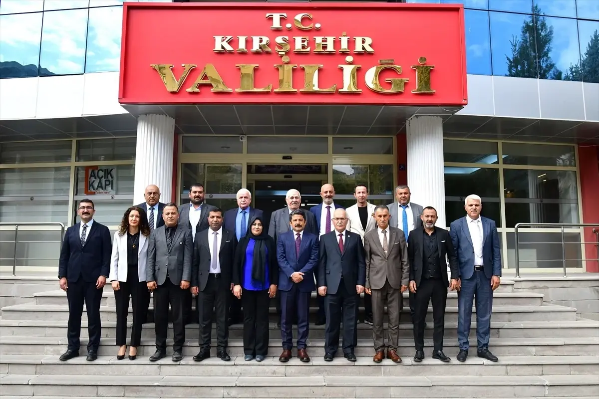 vali demiryurek muhtarlarla bulustu tjzYwCeu.jpg