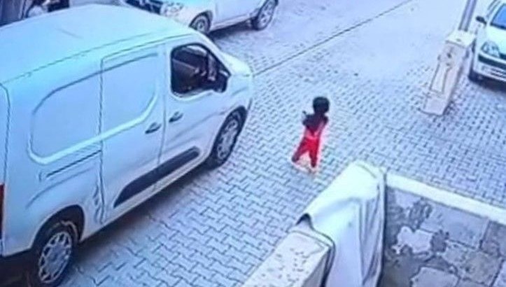 2 yasindaki cocuk kargo aracinin carpmasi sonucu oldu REcnAazU.jpg