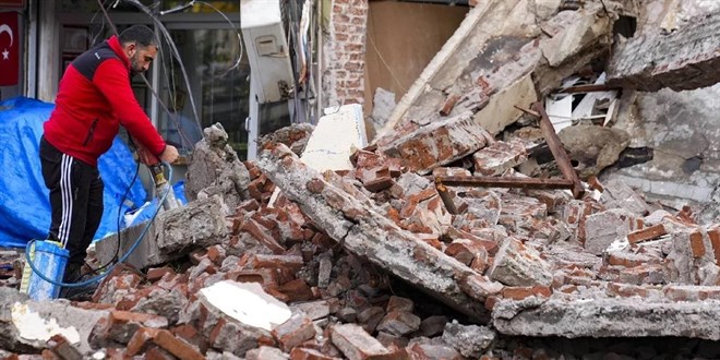 depremlerle sarsilan sindirgi afet bolgesi ilan edildi EIChUDpz.jpg