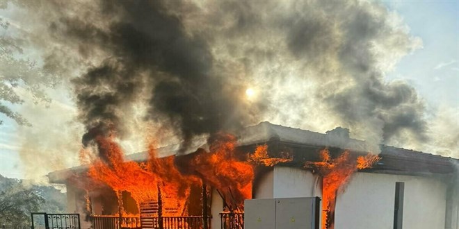 evi atese verip 2 jandarmayi bicakla yaralayan supheli vuruldu lRntPmtB.jpg