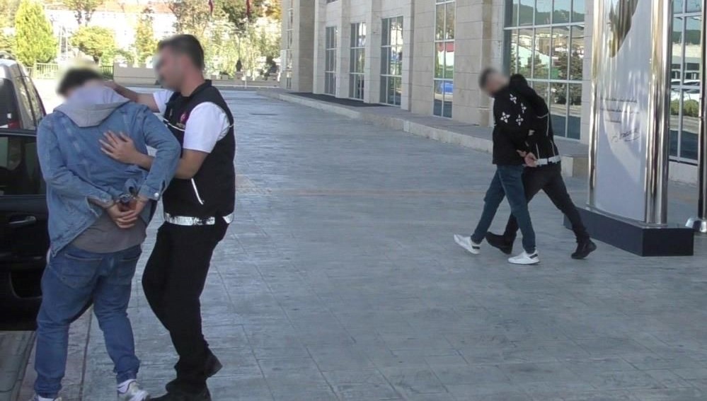 usakta uyusturucu operasyonu dort tutuklama EyKefdkR.jpg