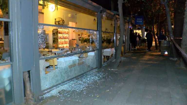 kadikoyde-bir-restorana-silahli-saldiri-supheli-etkisiz-hale-getirildi-SiZjLYQb
