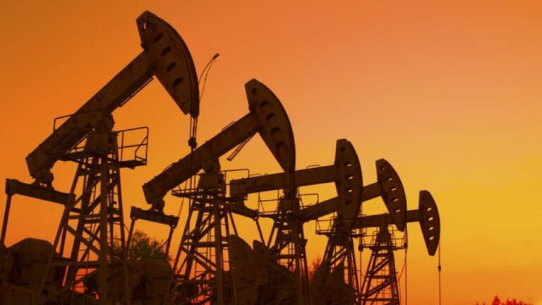 abdnin-ham-petrol-stoklari-beklentilerin-uzerinde-azaldi-fYxqlKTR