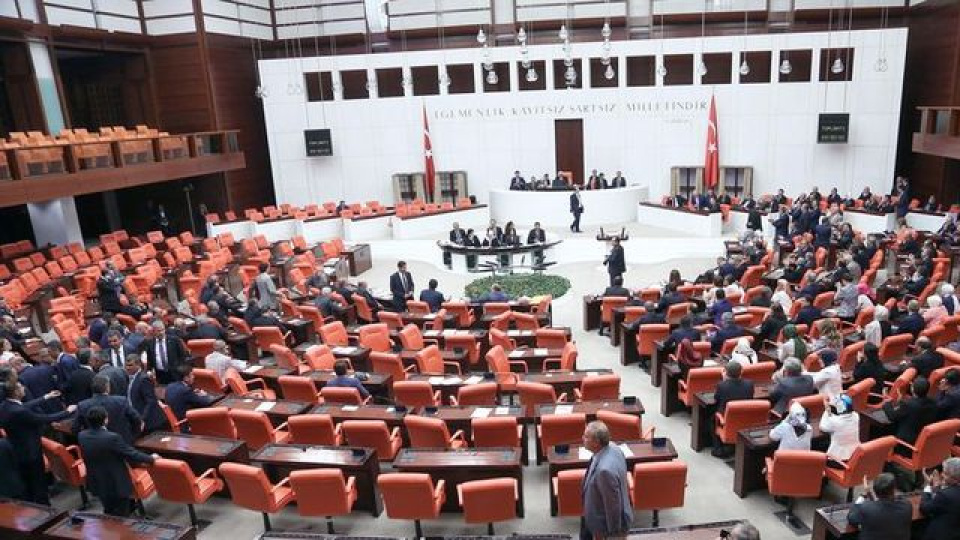 ekonomi-ve-siyaset-gundemi-15-mayis-2026-RDPZ46CI