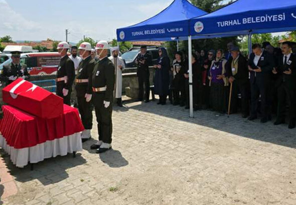 tokattan-istanbula-huzunlu-nakil-sehit-ugur-sagdicin-kabri-tasindi-a29yBh4c